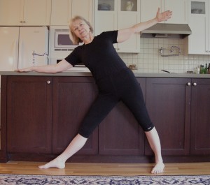 Push down into the counter with your right hand and stretch away through your left hand. 